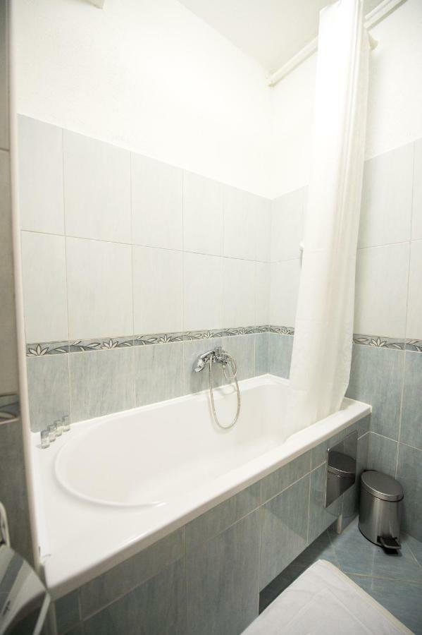 Apartment Lamar - Entry With Pin 0 - 24H, Underground Parking Garage, Elevator 슬라본스키브로드 외부 사진